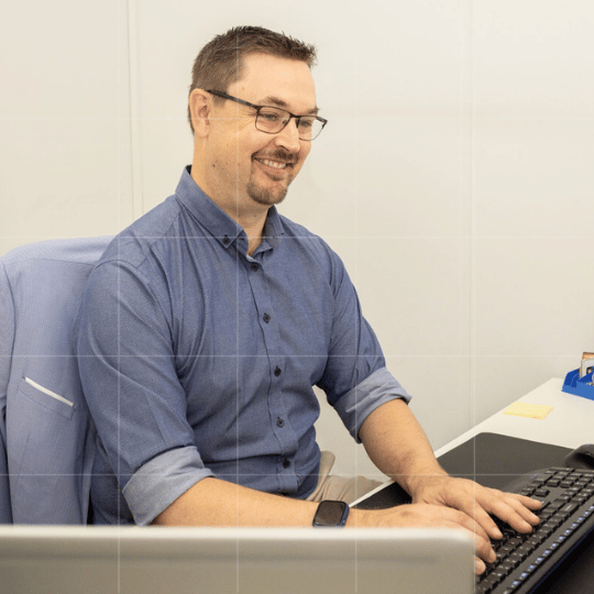 Glenn Smith, Trekk Advisory accountant, working at his desk in the North Queensland office