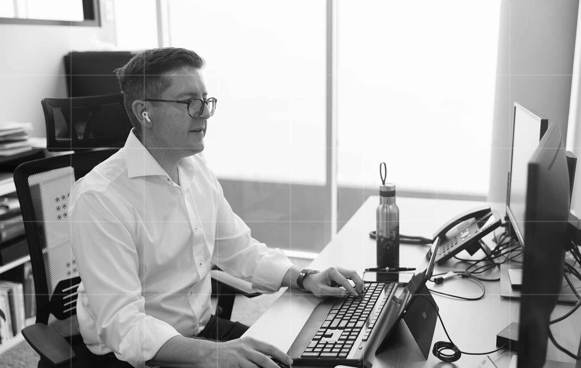 Business professional using a computer while reviewing AI-driven tax advice and financial information